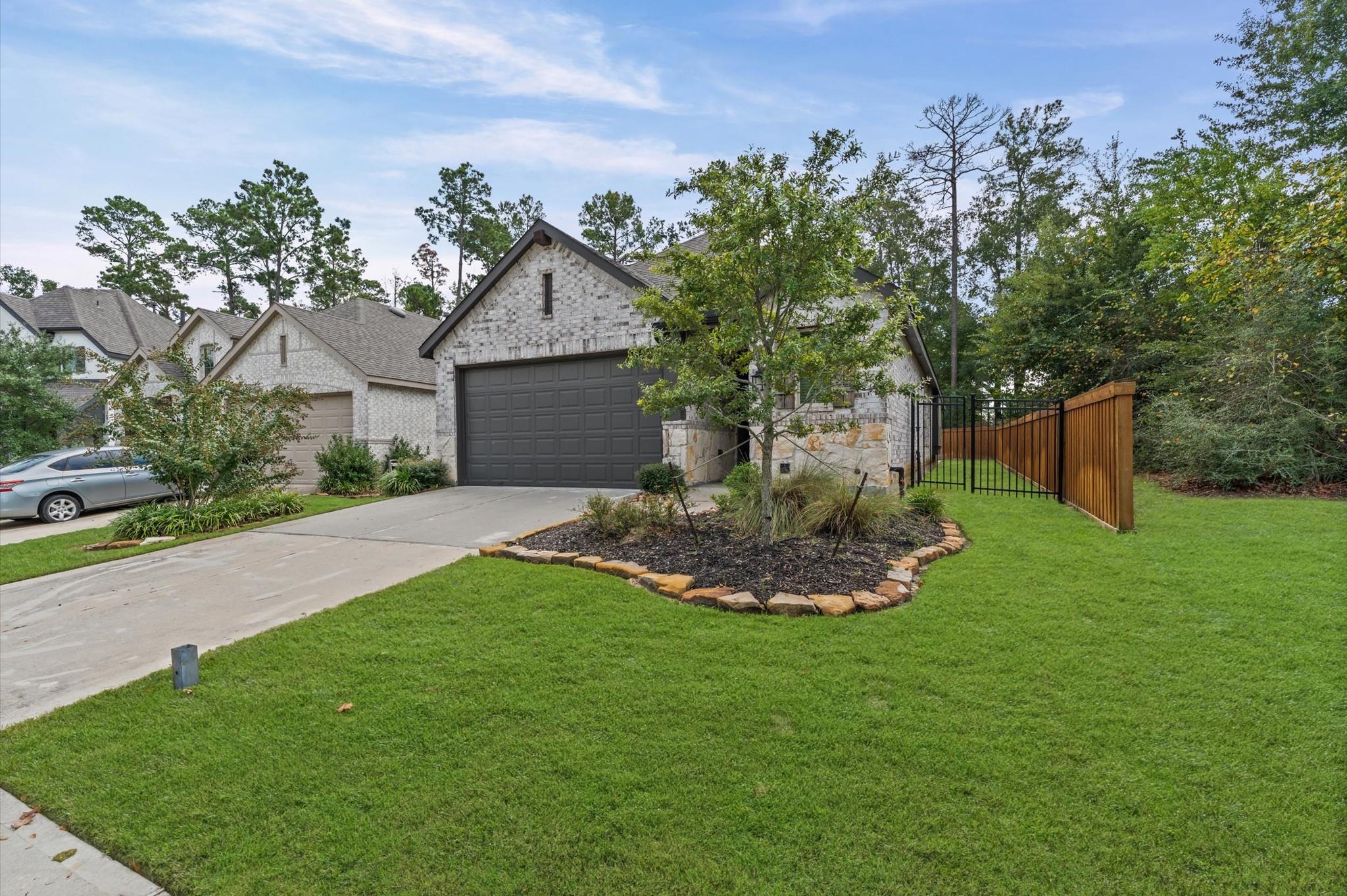 7909 Wild Thicket Drive photo 2